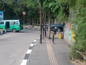 Ketika Trotoar Tak Bisa Diakses, Potret Gagalnya Aksesibilitas Disabilitas di Kota Serang 1 IMG 20251203 WA0044